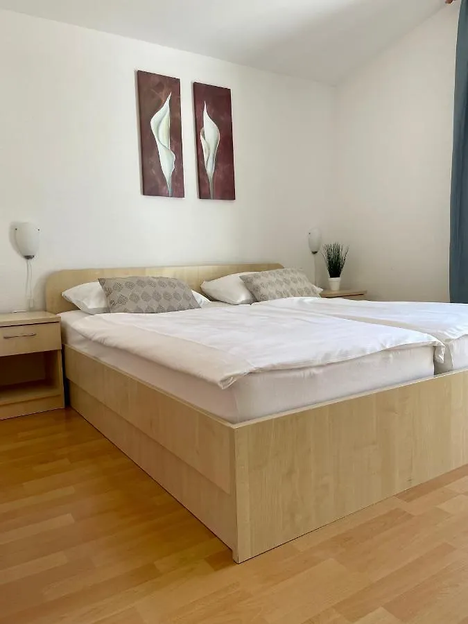 Affittacamere Rooms And Apartments Ana Zara