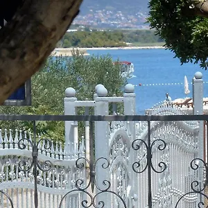 apartments-bresan.hotels-in-trogir.com/